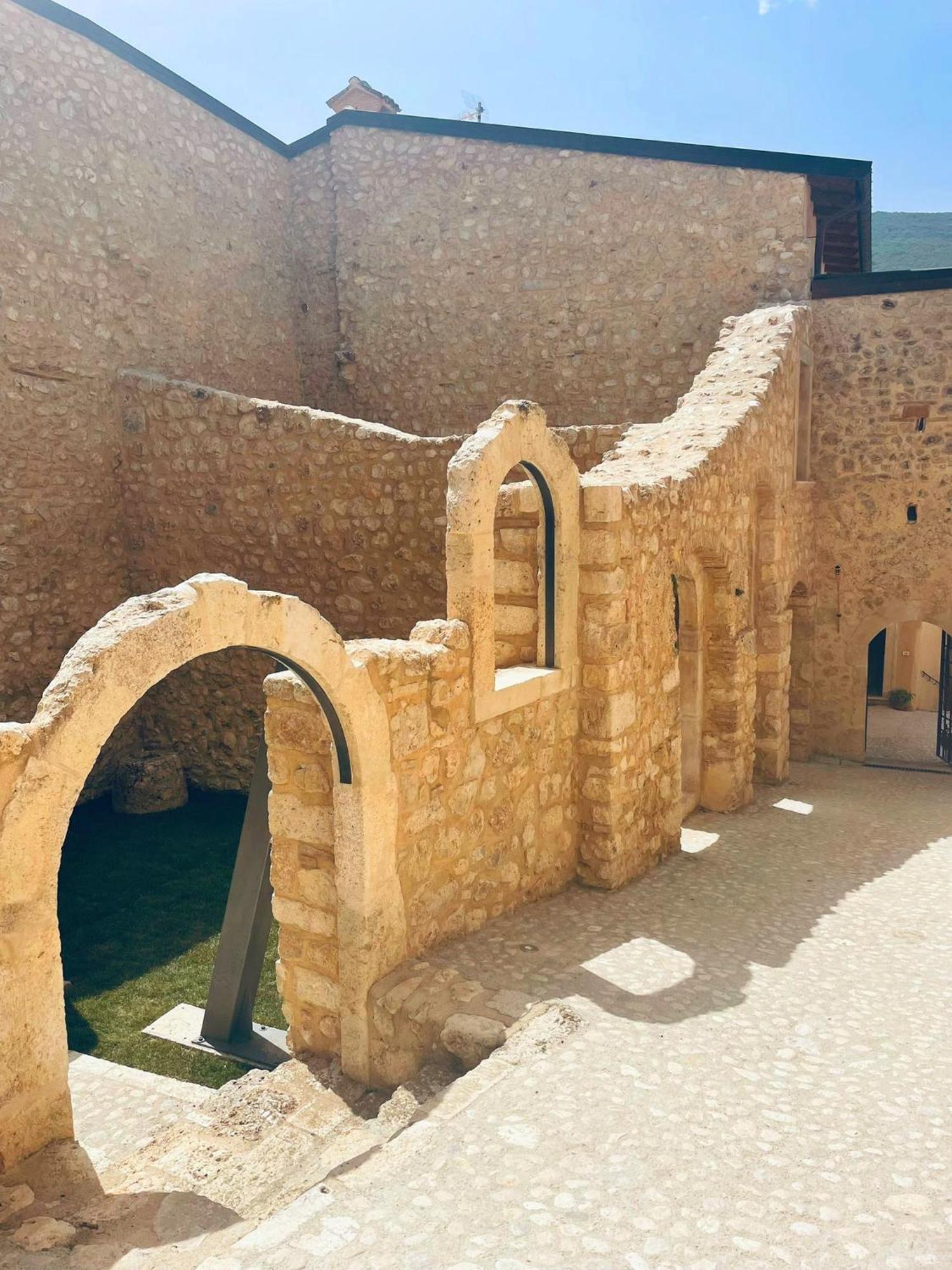 Palazzo Pirro Dimora Storica Bed & Breakfast Acciano Luaran gambar