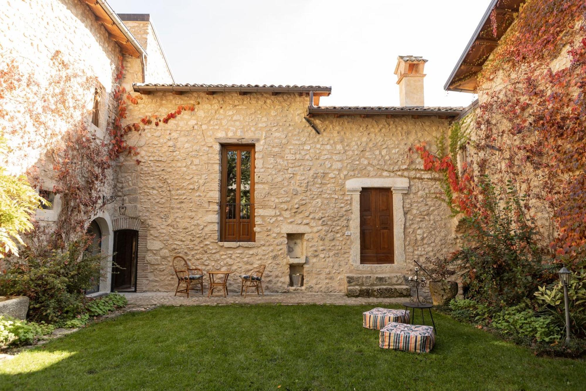 Palazzo Pirro Dimora Storica Bed & Breakfast Acciano Luaran gambar