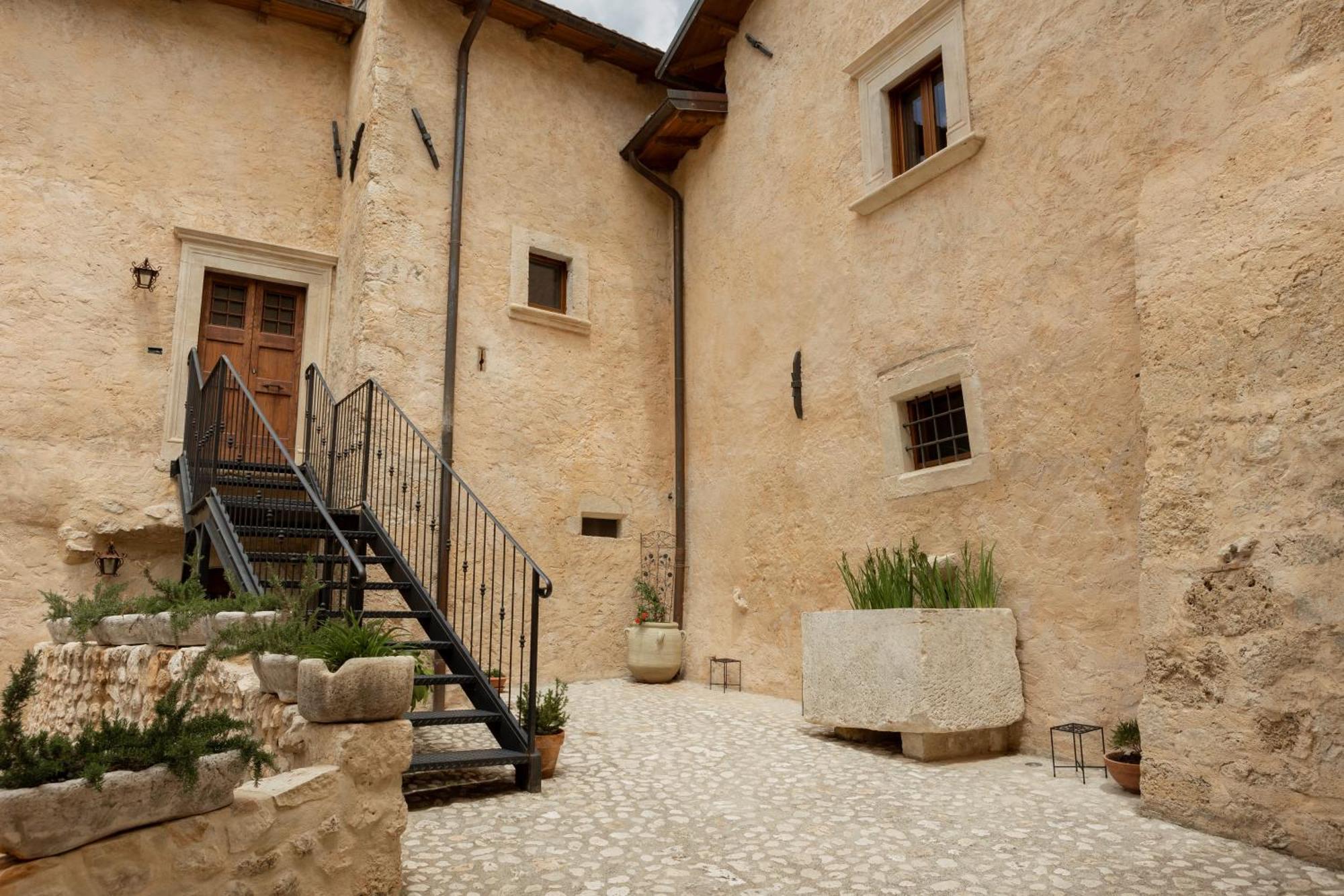 Palazzo Pirro Dimora Storica Bed & Breakfast Acciano Luaran gambar
